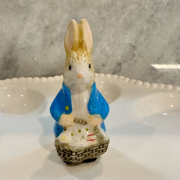 Beatrix Potter Peter Rabbit Porcelain Easter Round Egg Tray / Plate /Holder - Picture 3 of 9